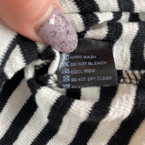 Olivaceous White Black Stripe Crew Neck Tee Small NWT NEW - Picture 6 of 7